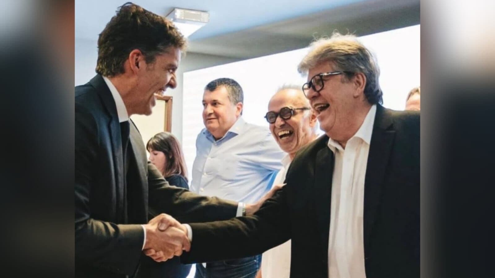 Pedro Cunha Lima reage a aperto de mão entre João Azevêdo e Tovar: "decepção"