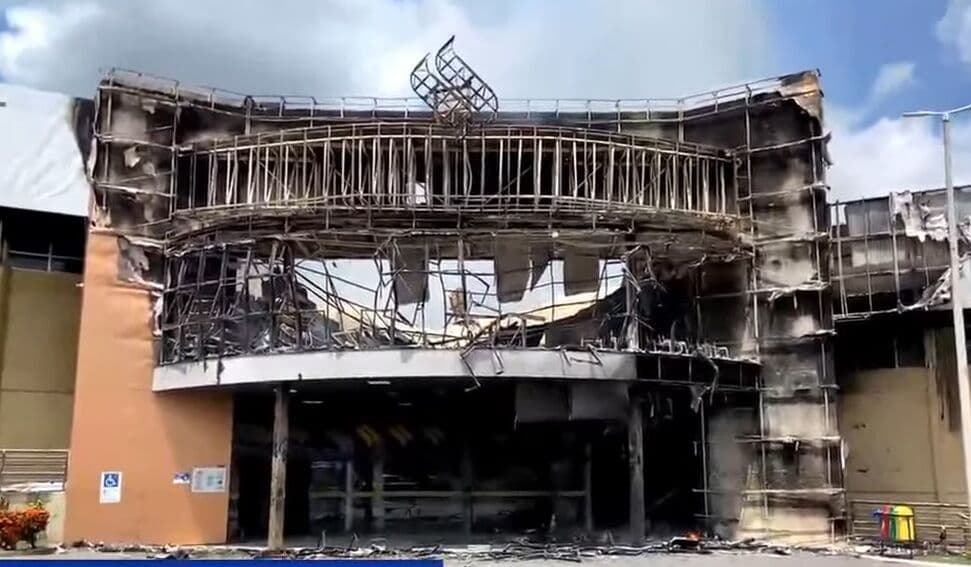Bombeiros controlam incêndio no Shopping Cidade Luz de Guarabira, mas empreendimento fica destruído