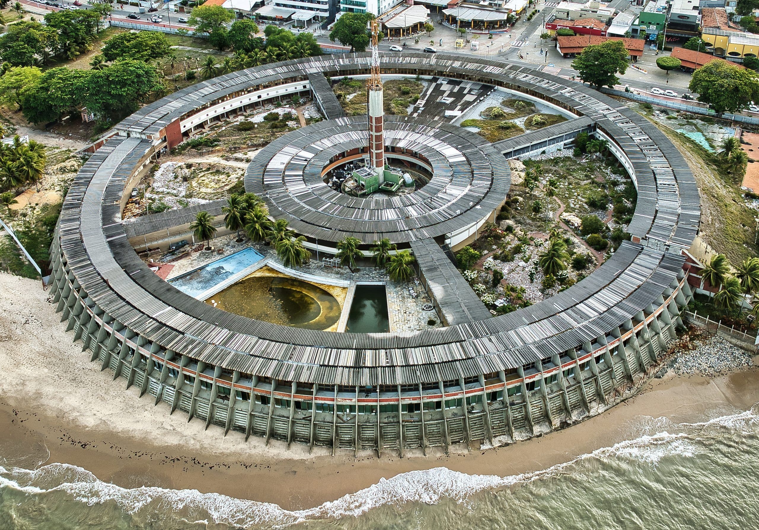 Procon notifica seis empresas e autua Trivago e Skyscanner por propaganda falsa de hospedagem no Hotel Tambaú, que está fechado