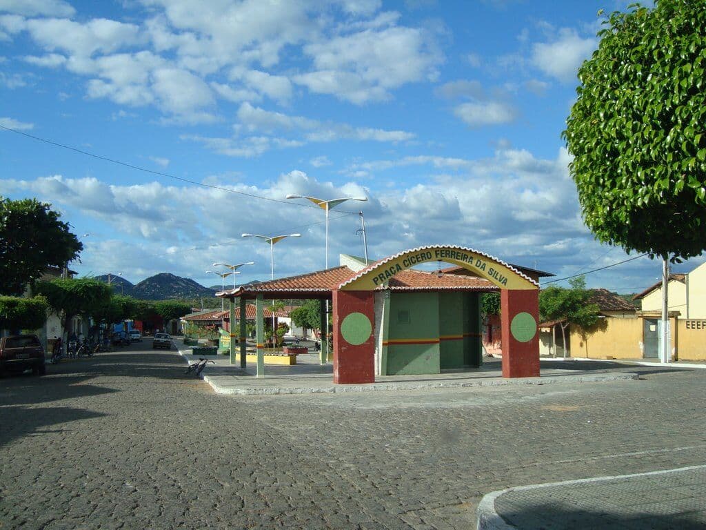 TCE multa prefeito de Bom Sucesso em mais de RS 50 mil por irregularidade em aluguel de retroescavadeira