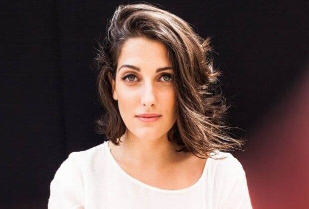 Clarisse Falcão chega à João Pessoa