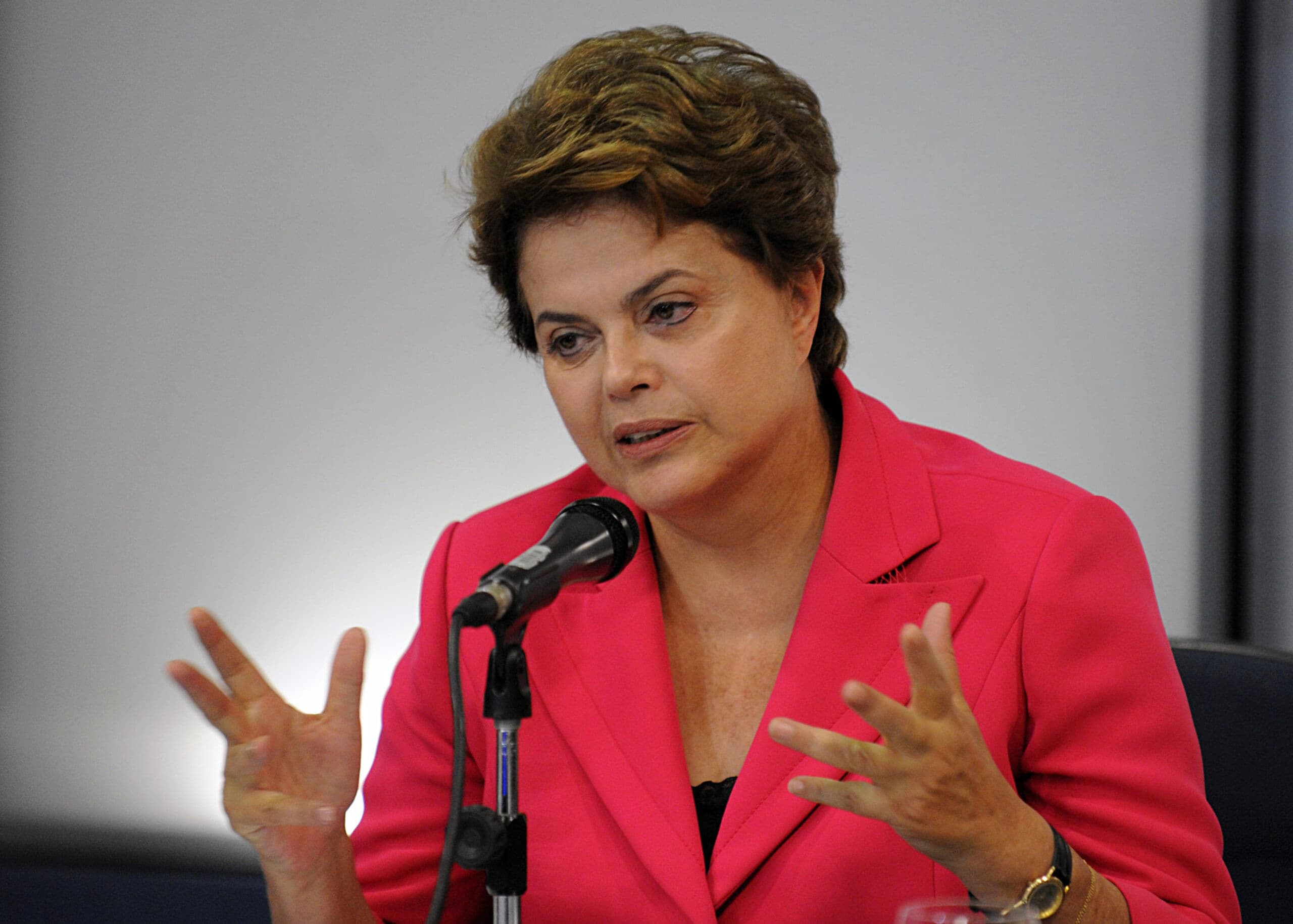 Dilma aceita alterar regras do pré-sal, diz jornal