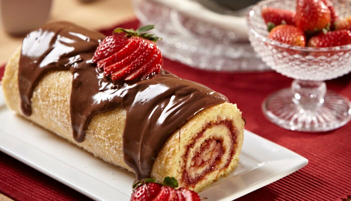 Como fazer rocambole de morango