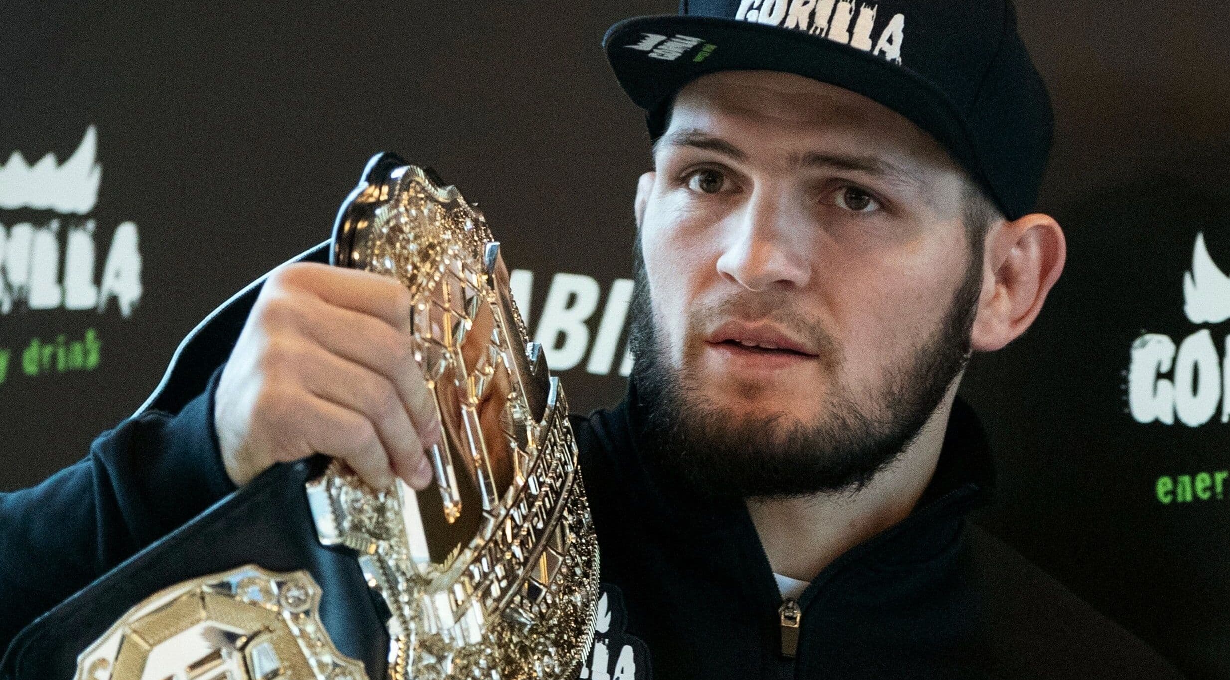 Novo contrato de Khabib faz dele atleta ‘mais bem pago’ do UFC e tem cláusula para duelo contra GSP
