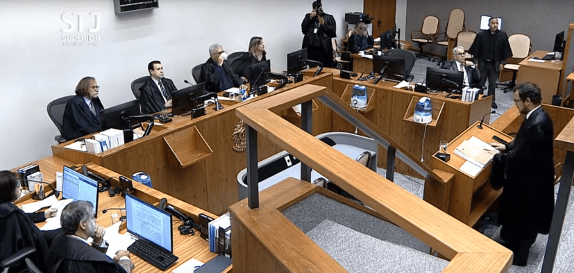 ClickJus: STJ entende que Lei do Processo Administrativo Federal é aplicável subsidiariamente aos Estados e Municípios