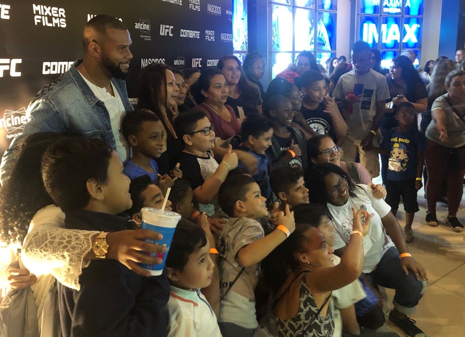 Marreta vê a própria história na tela do cinema e se emociona com série "Nascidos para o Combate"