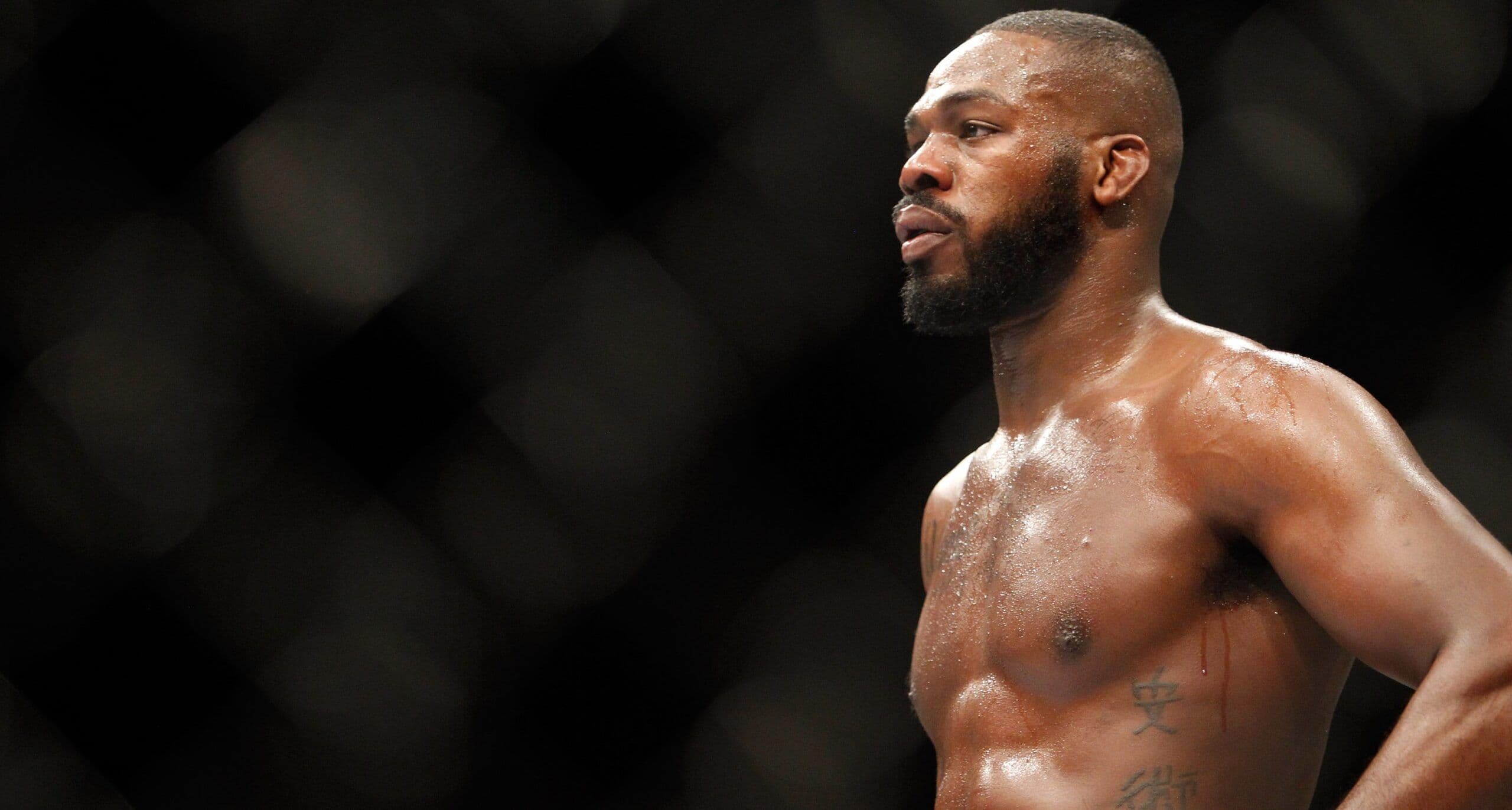 Campeão meio-pesado do UFC, Jon Jones é graduado faixa-roxa: ‘Não me sinto tão honrado há muito tempo’