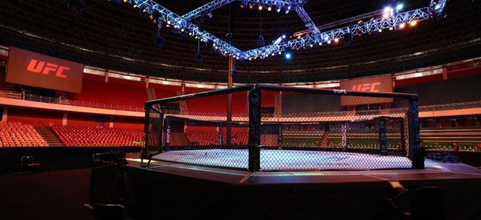 Sem futebol e shows, arena do Palmeiras se prepara para virar cinema drive-in com 300 carros