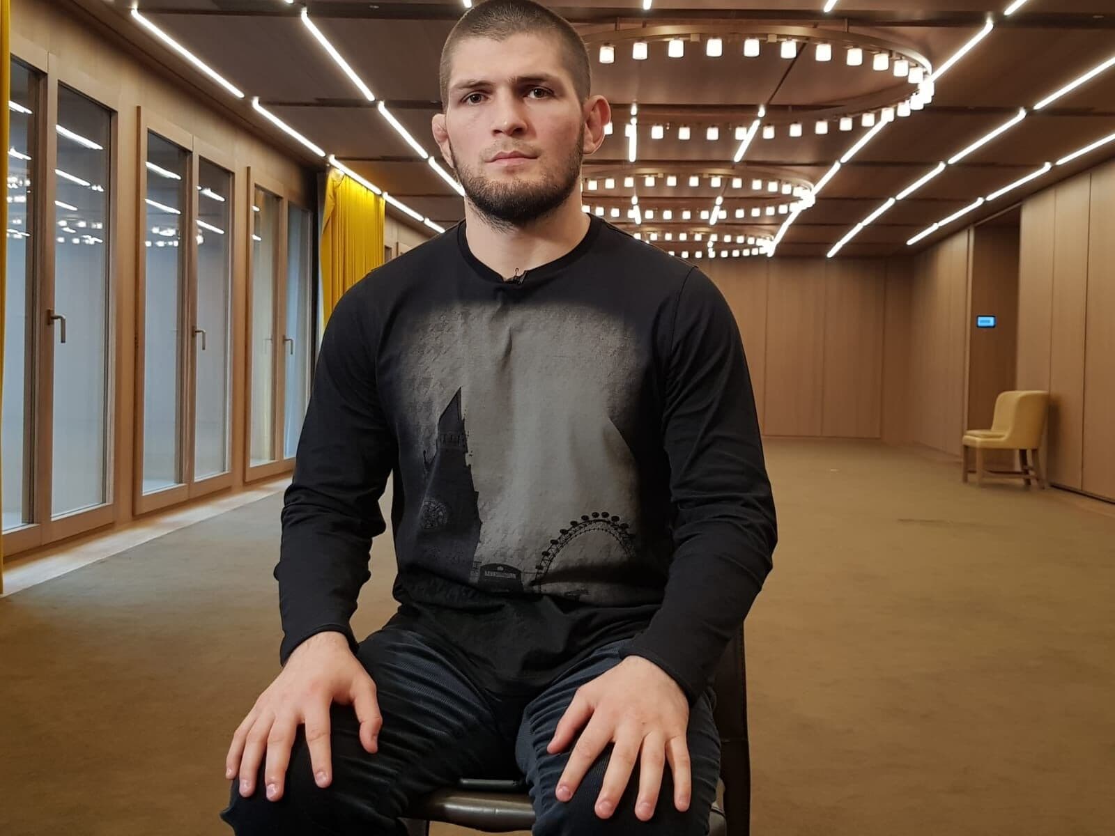 Com academia fechada nos EUA por conta do coronavírus, Khabib volta à Rússia para treinar