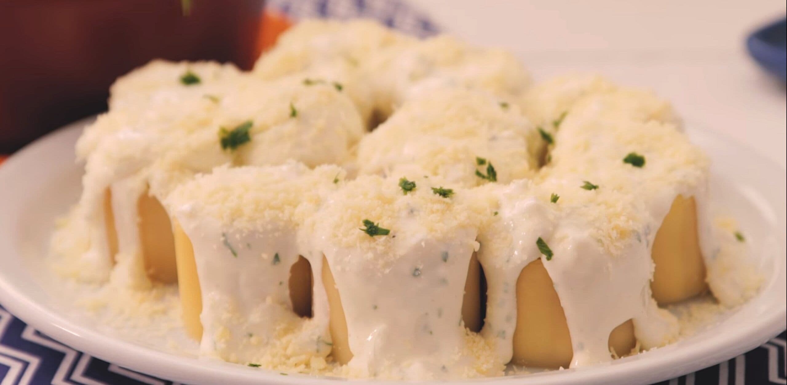 Rondelli 4 queijos ao molho branco, um prato diferenciado para fazer durante quarentena