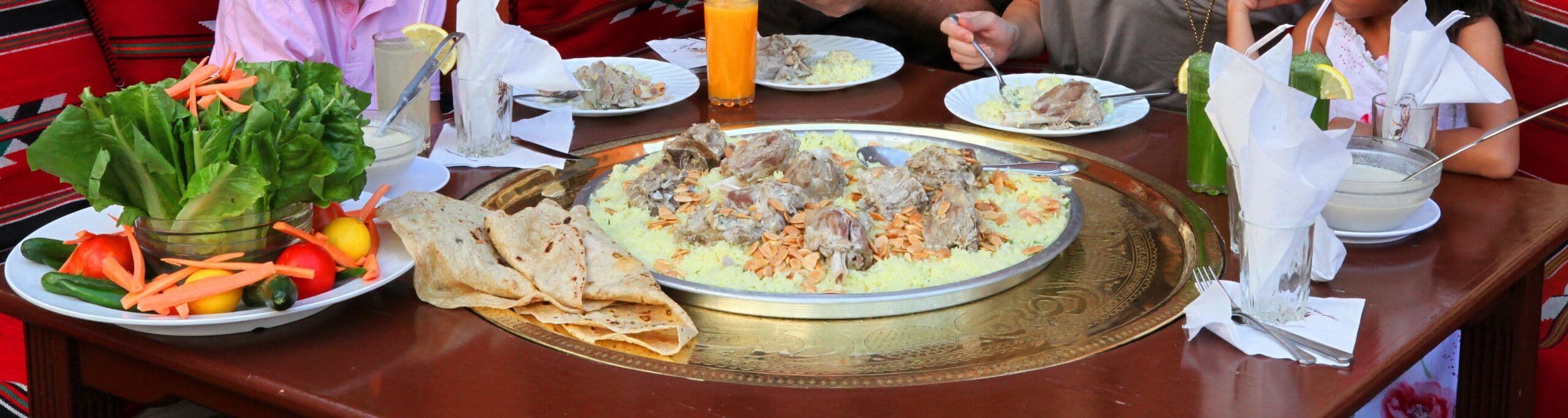 Mansaf: um prato da gastronomia árabe que você pode fazer na sua casa