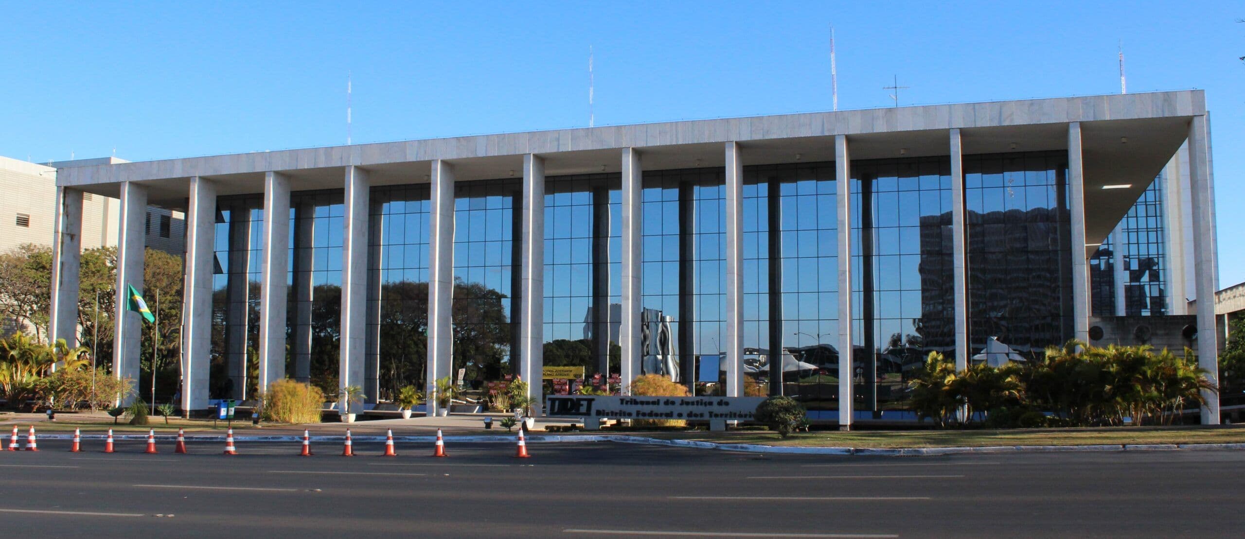 ClickJus: TJDFT mantém rejeição a pedido de danos morais por desativação de conta em aplicativo