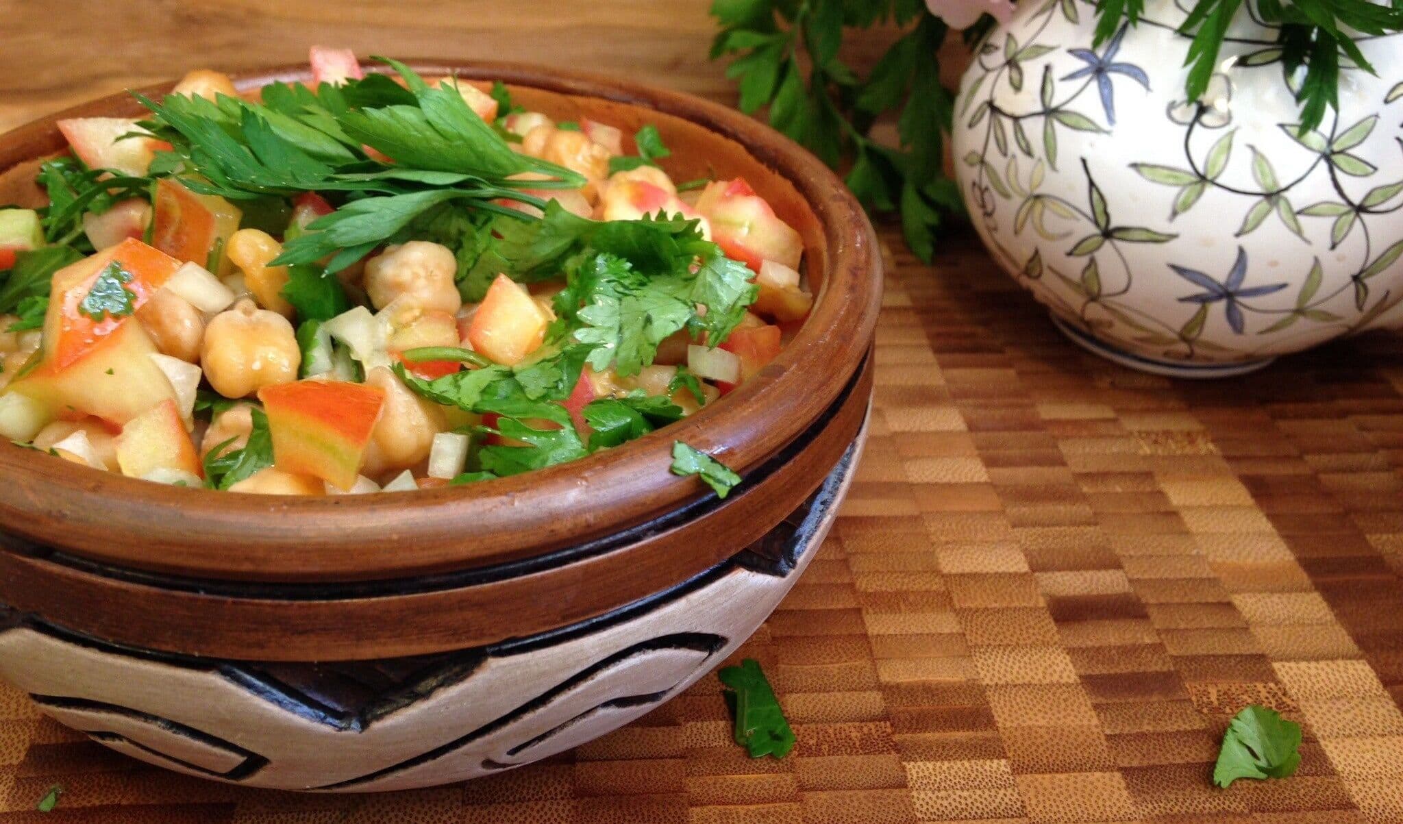 Salada de Grão-de-Bico com legumes para manter a imunidade sempre em alta