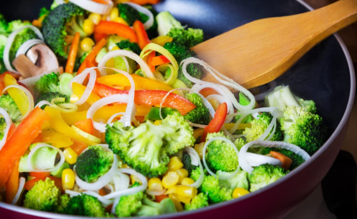Salteado de Legumes e Carne, um prato leve e rápido