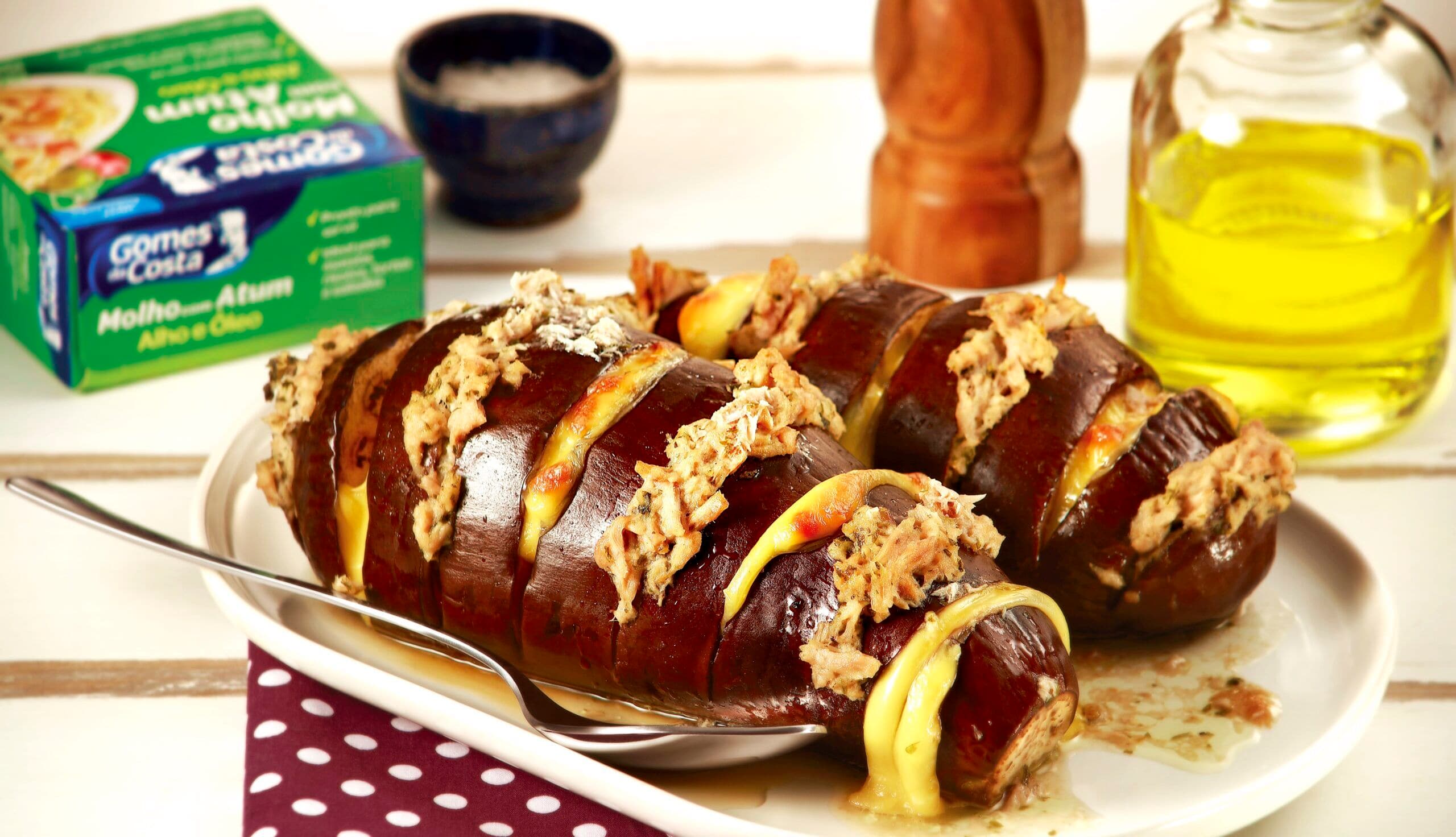 Berinjela recheada com atum