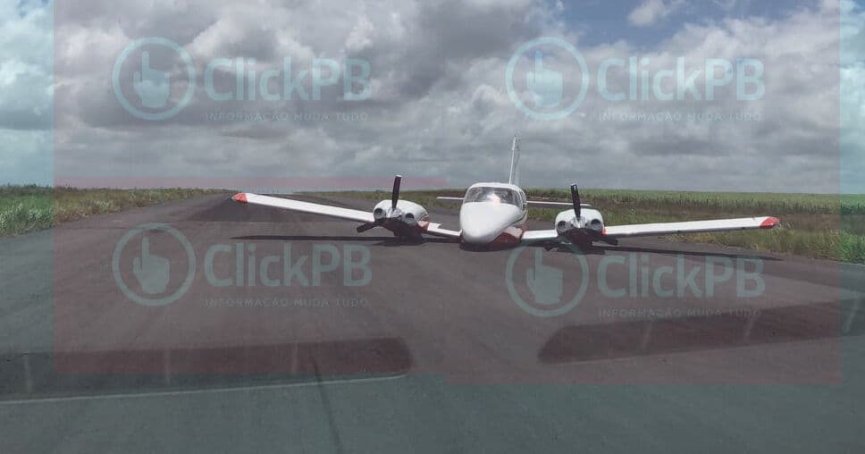 Avião Seneca V que transporta Cássio e Daniela na campanha eleitoral, faz aterrissagem de emergência em Forte Velho sem trem de pouso