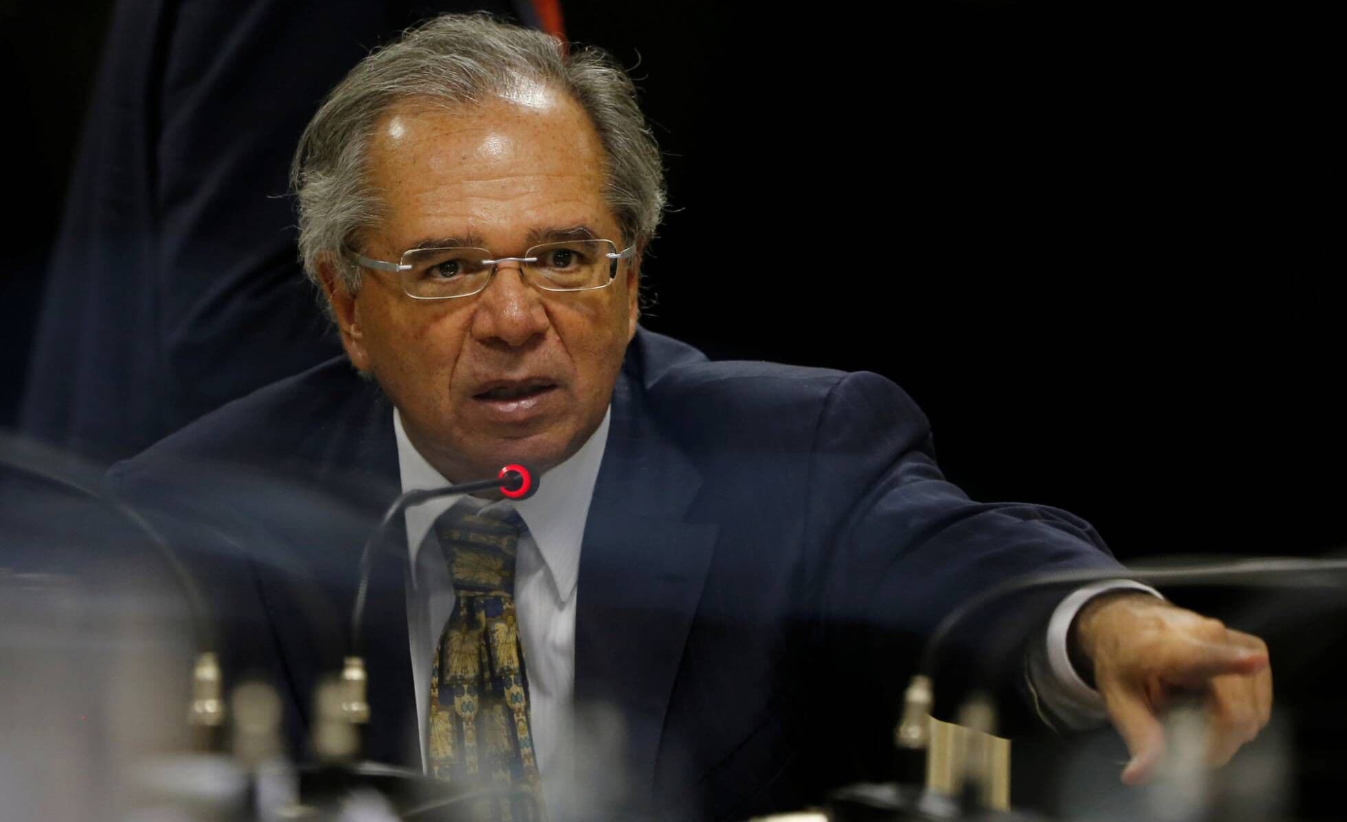 Prorrogar auxílio dará retorno seguro ao trabalho, diz Paulo Guedes