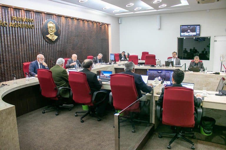 TCE-PB condena Cruz Vermelha e ex-secretário Waldson de Souza a devolver quase R$ 2 milhões pagos ilegalmente em taxas