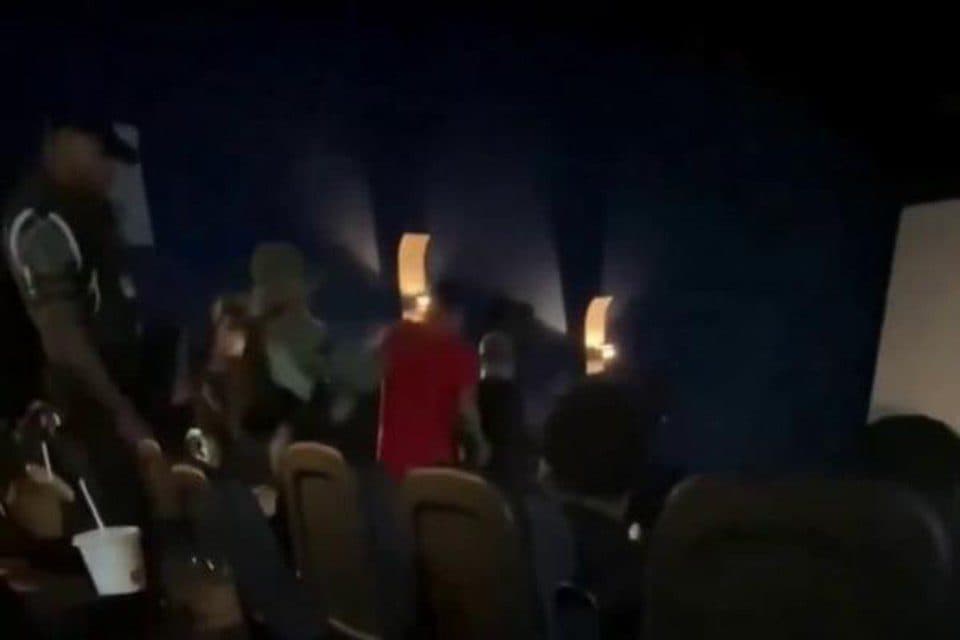 Bob Marley: jovens são expulsos de cinema por fumar maconha durante sessão de filme