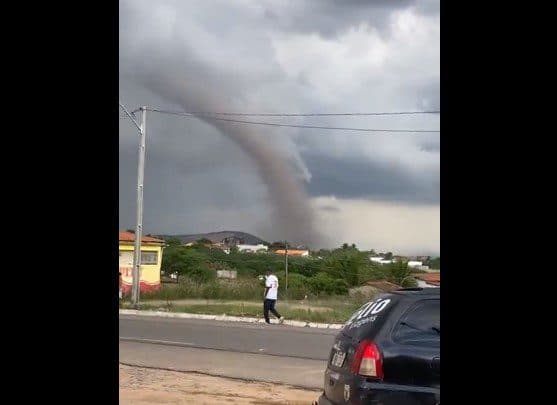 Tornado de 117 km/h atinge casas e provoca prejuízos em Alagoas