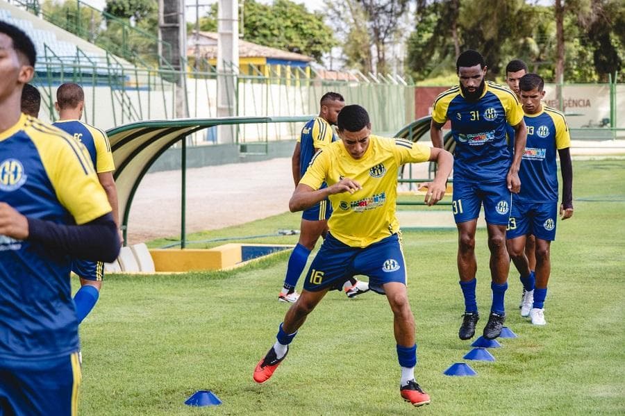Autista e surdo, nordestino vira jogador de futebol da primeira divisão cearense e melhora vida da família