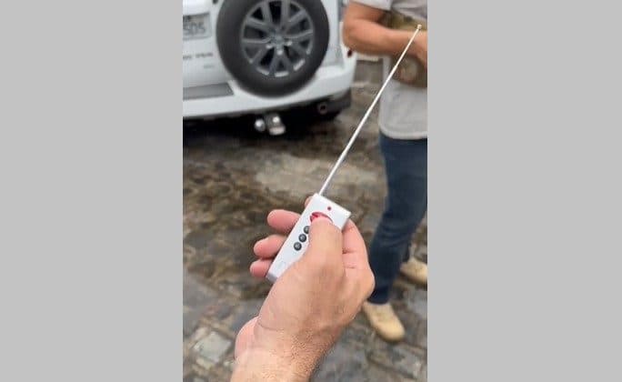 Vídeo mostra como funciona o bloqueador de alarme, equipamento usado por criminosos para roubar e furtar carros