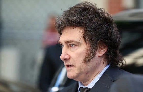 Governo Milei tira canal estatal venezuelano da TV digital aberta argentina; Maduro fala em censura