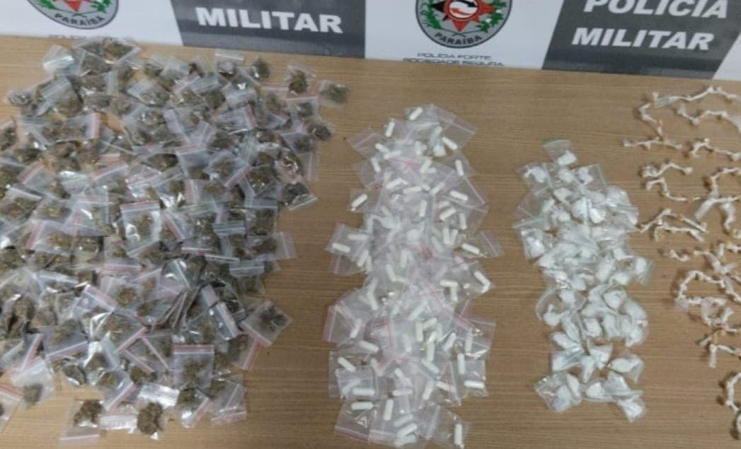 Polícia Militar apreende mais de 230 papelotes de cocaína e 200 pedras de crack na Zona Sul de João Pessoa
