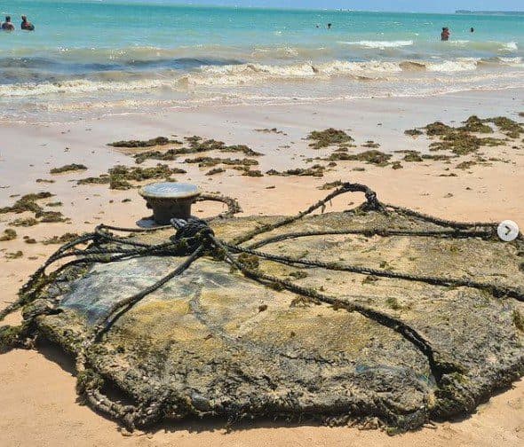 "Equipamento misterioso" é encontrado na praia do Bessa, em João Pessoa, e Marinha investiga origem