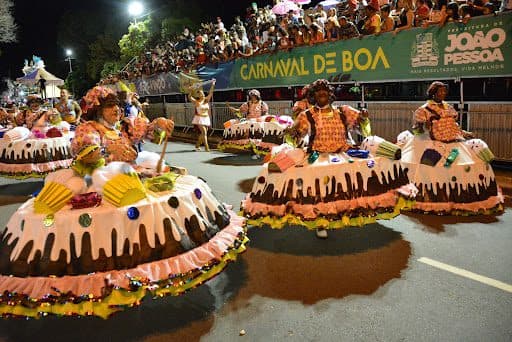 Carnaval Tradição de João Pessoa: segundo dia tem escolas de samba, clubes de frevo e tribos indígenas