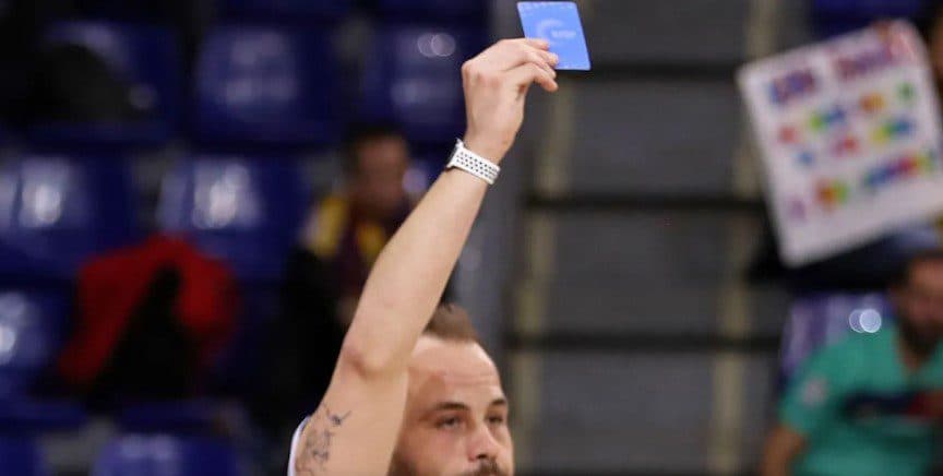 Futebol pode adotar cartão azul que mantém jogadores fora de campo por 10 minutos