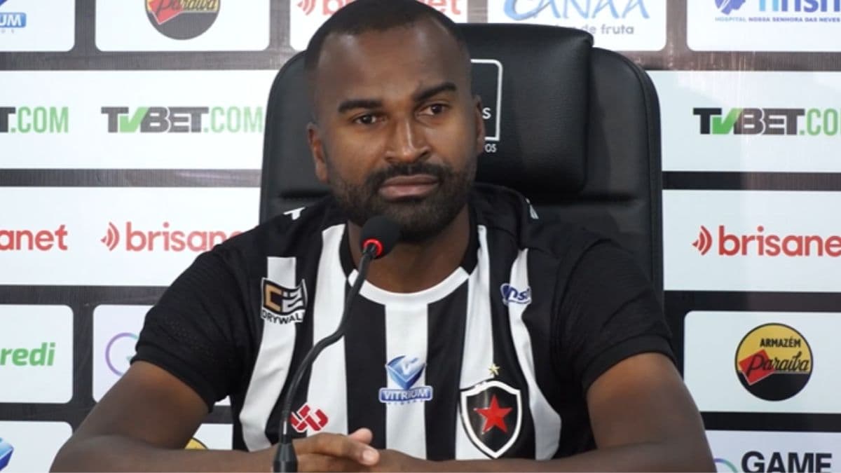 Botafogo-PB: Reniê ganha oportunidade com Evaristo Piza e trata afastamento como 'assunto encerrado'