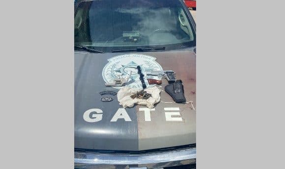 Aluno é apreendido com revólver, canivetes e munições dentro de escola em Sapé