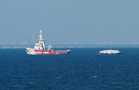 Primeiro navio com ajuda humanitária chega à costa de Gaza, e Israel e Hamas avançam em tentativa cessar-fogo