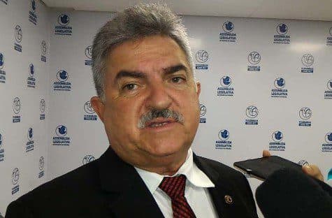 João Gonçalves denuncia que auxiliares do Governo estariam usando máquina para pedir votos: "crime eleitoral"