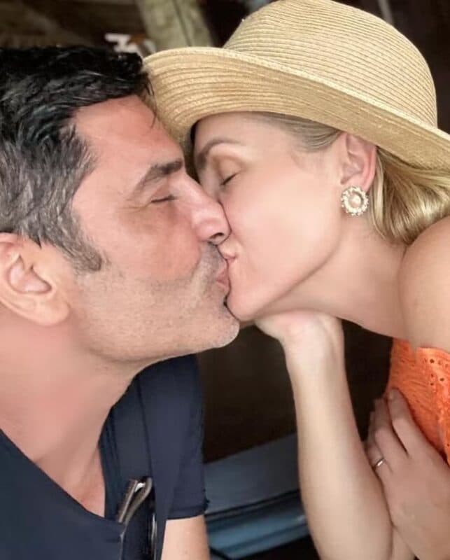 Ana Hickmann e Edu Guedes assumem namoro com beijão: 'Novo motivo para sorrir'
