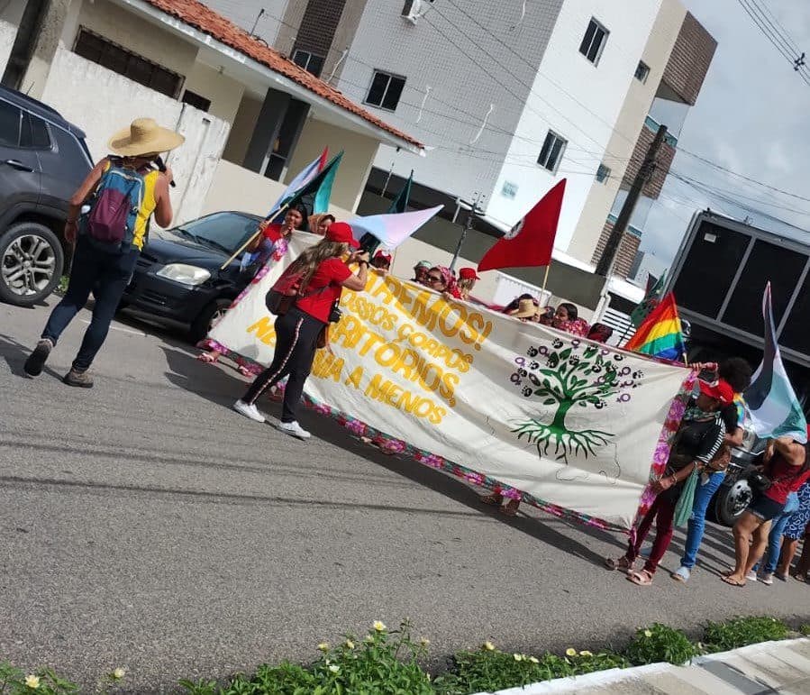 Mulheres do MST protestam em defesa dos direitos das trabalhadoras e pelo fim da violência no campo, em João Pessoa
