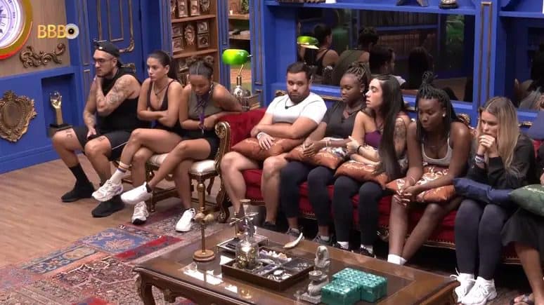 BBB24: Tadeu Schmidt fala com os brothers sobre a expulsão de Wanessa Camargo