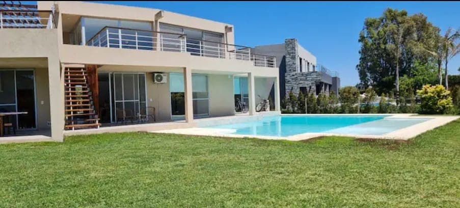 Casal Ais tinha vida de luxo em casa de R$ 1,4 mil por dia na Argentina, revela advogado que localizou paraibanos; veja fotos