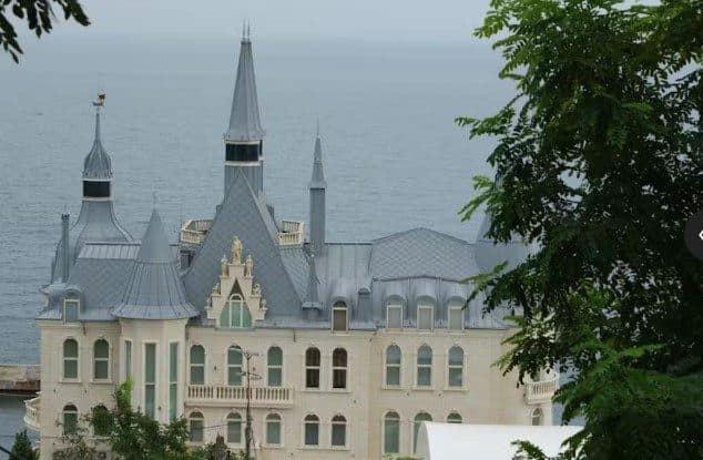 Ataque da Rússia derruba 'Castelo do Harry Potter' na Ucrânia e mata cinco pessoas