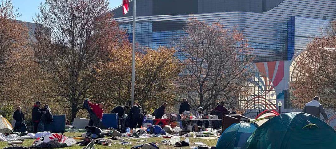 Protestos pró-Palestina não se dispersam na Columbia e direção ameaça suspender manifestantes