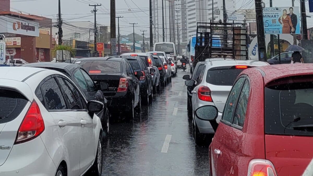 João Pessoa tem caos no trânsito em dia do concurso do Banco do Nordeste