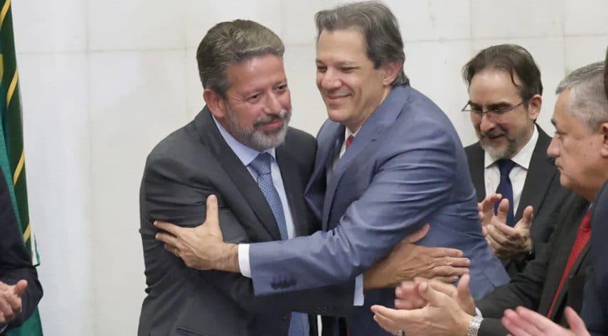 Lira bate o martelo e decide criar “grupos de relatoria” da reforma tributária