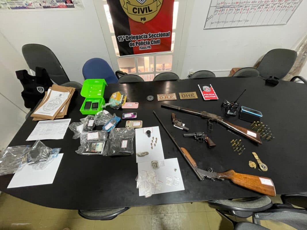 Operação policial apreende armas de fogo e prende sete suspeitos de integrar facções criminosas em Patos