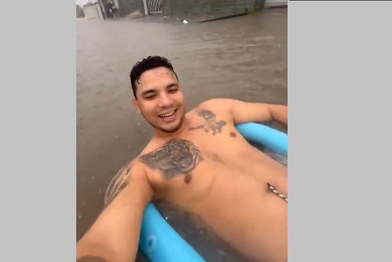 VÍDEO: Morador usa piscina para boiar durante alagamento em ruas de Santa Rita
