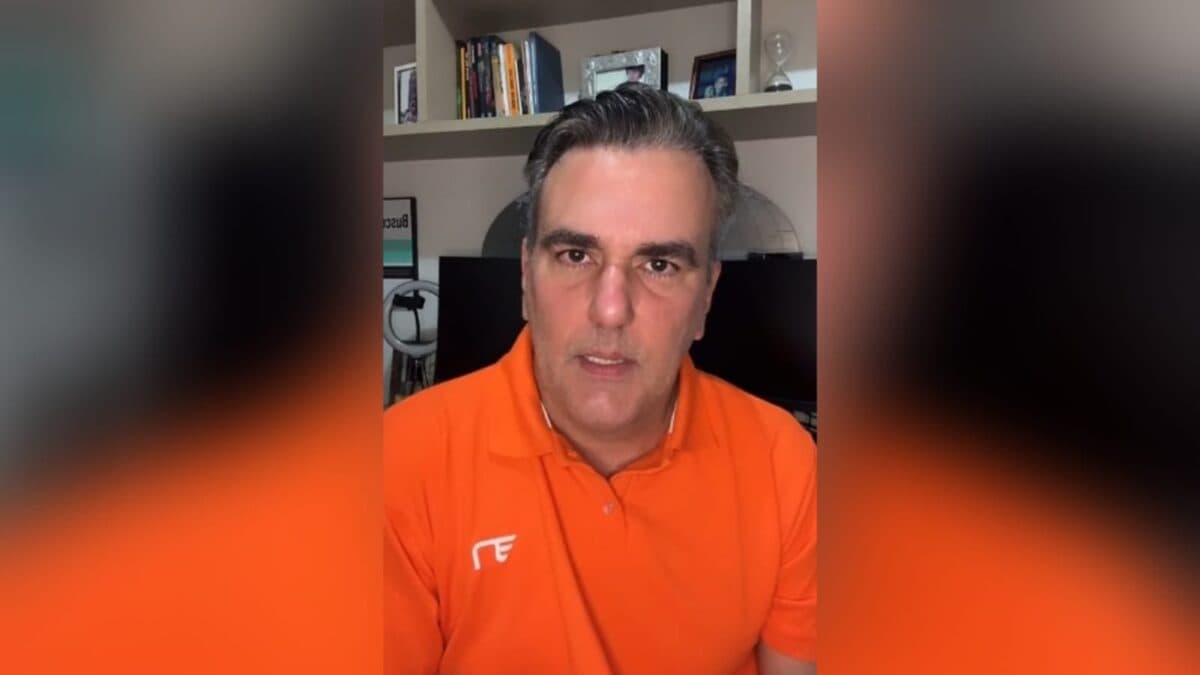 Um dia após 2º turno, Sérgio Queiroz lança enquete para saber a qual cargo deve concorrer em 2026: "senador ou governador"