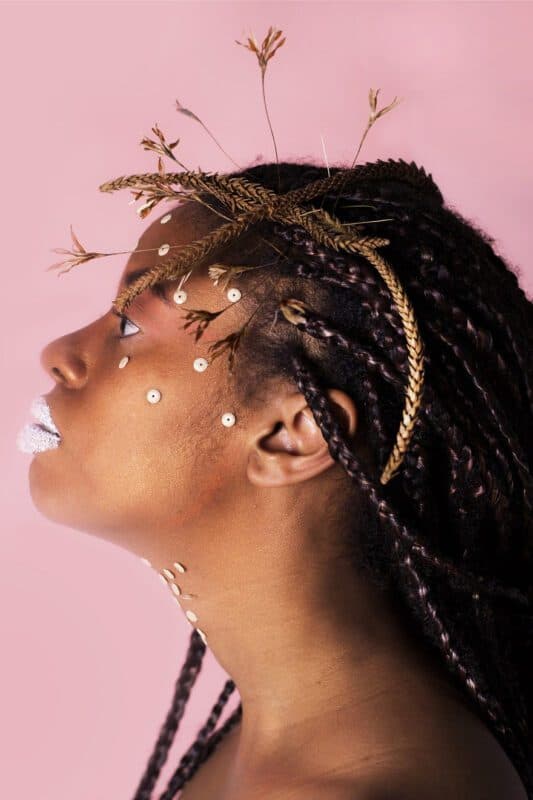 Fotógrafa Rafaella Sualdini  mostra beleza e essência da mulher negra em exposição no Espaço Cultural