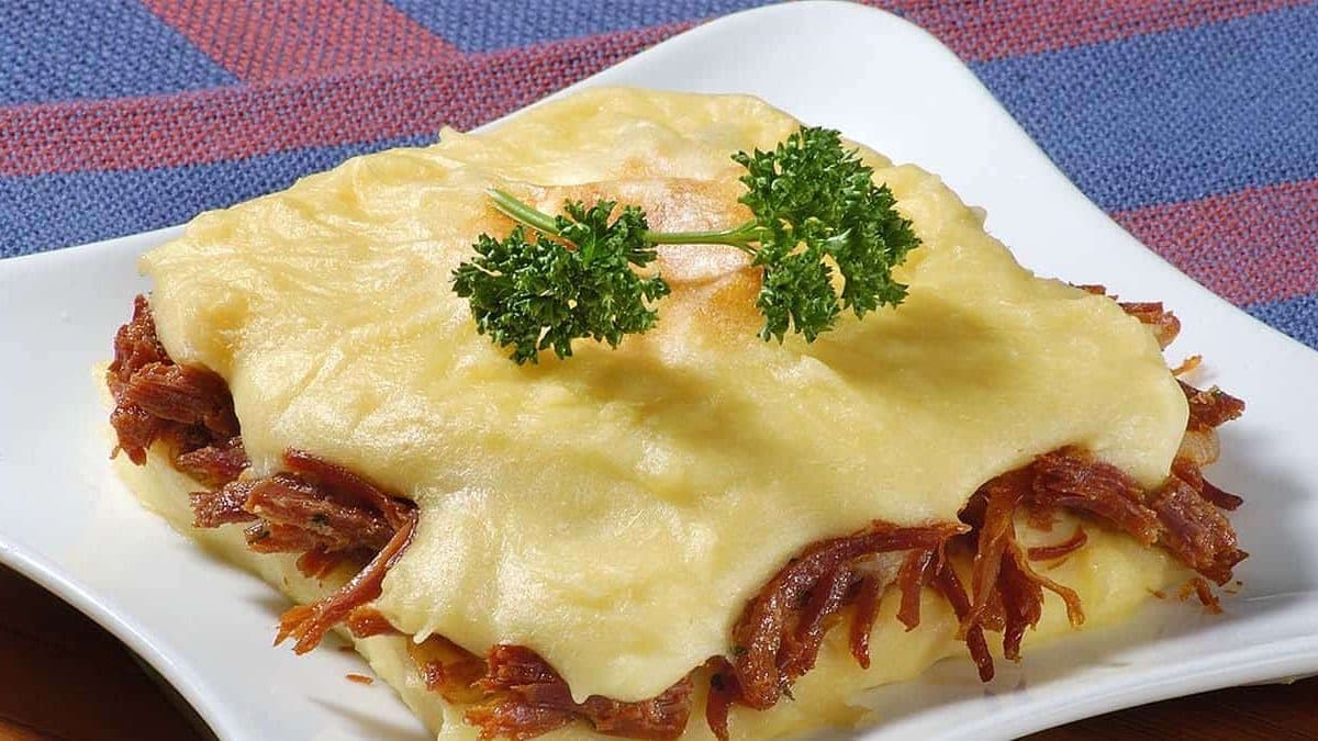 Escondidinho de carne de sol, prático e delicioso