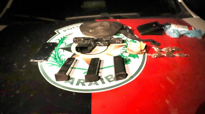 Polícia Militar prende suspeito por porte ilegal de arma de fogo e tráfico de drogas em Cabedelo