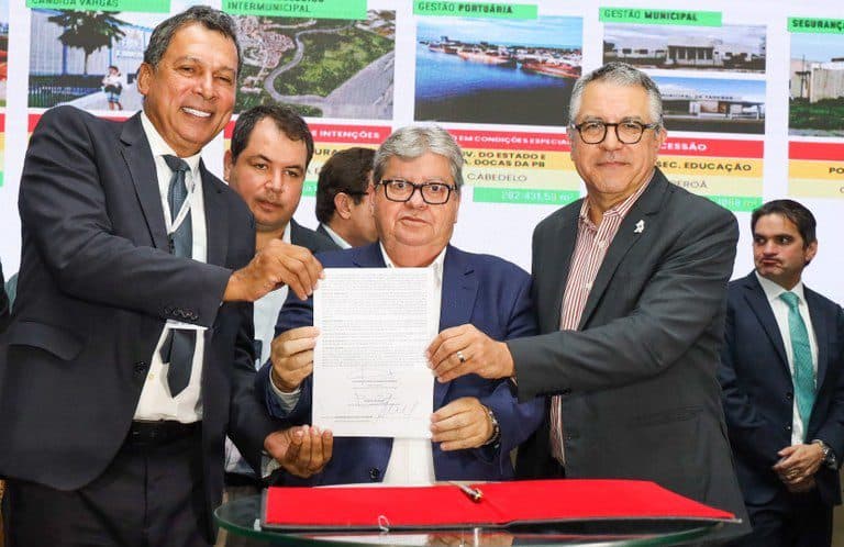 Governador e ministro assinam renovação da cessão do Porto de Cabedelo até 2048